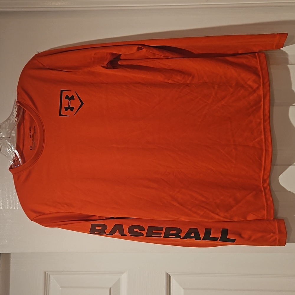 Underarmour Baseball long sleeve, heatgear Boys YXL, Red. Smoke free home